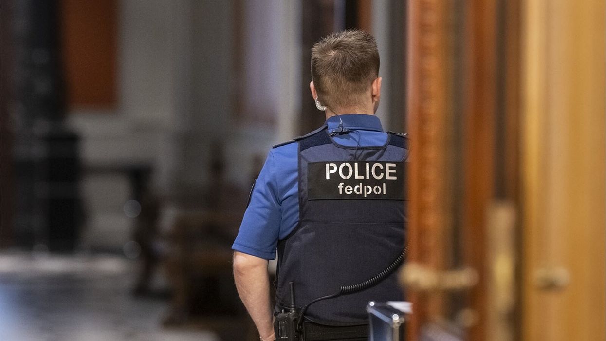 Dëbohet nga Zvicra një shqiptar nga Maqedonia e Veriut për shkak të përkrahjes së “Shtetit Islamik” Dëbohet nga Zvicra një shqiptar nga Maqedonia e Veriut për shkak të përkrahjes së “Shtetit Islamik”