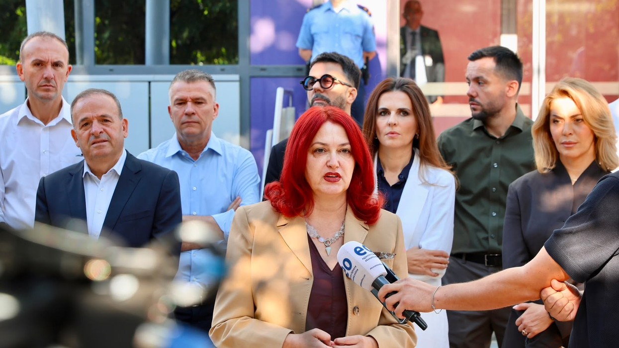 Hoxha: Kurti dhe LVV nuk janë mbi shtetin e Kosovës, thirreni seancën konstituive