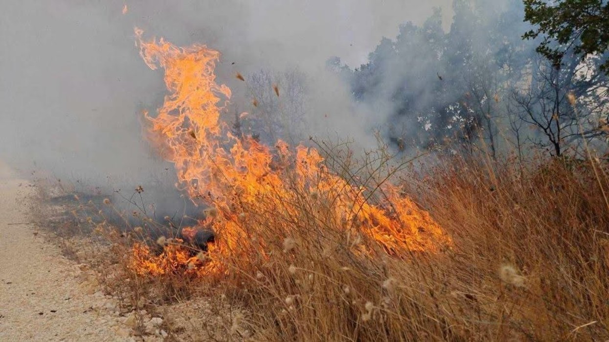 Ndalohet një person nga Manastiri, dyshohet se shkaktoi zjarr