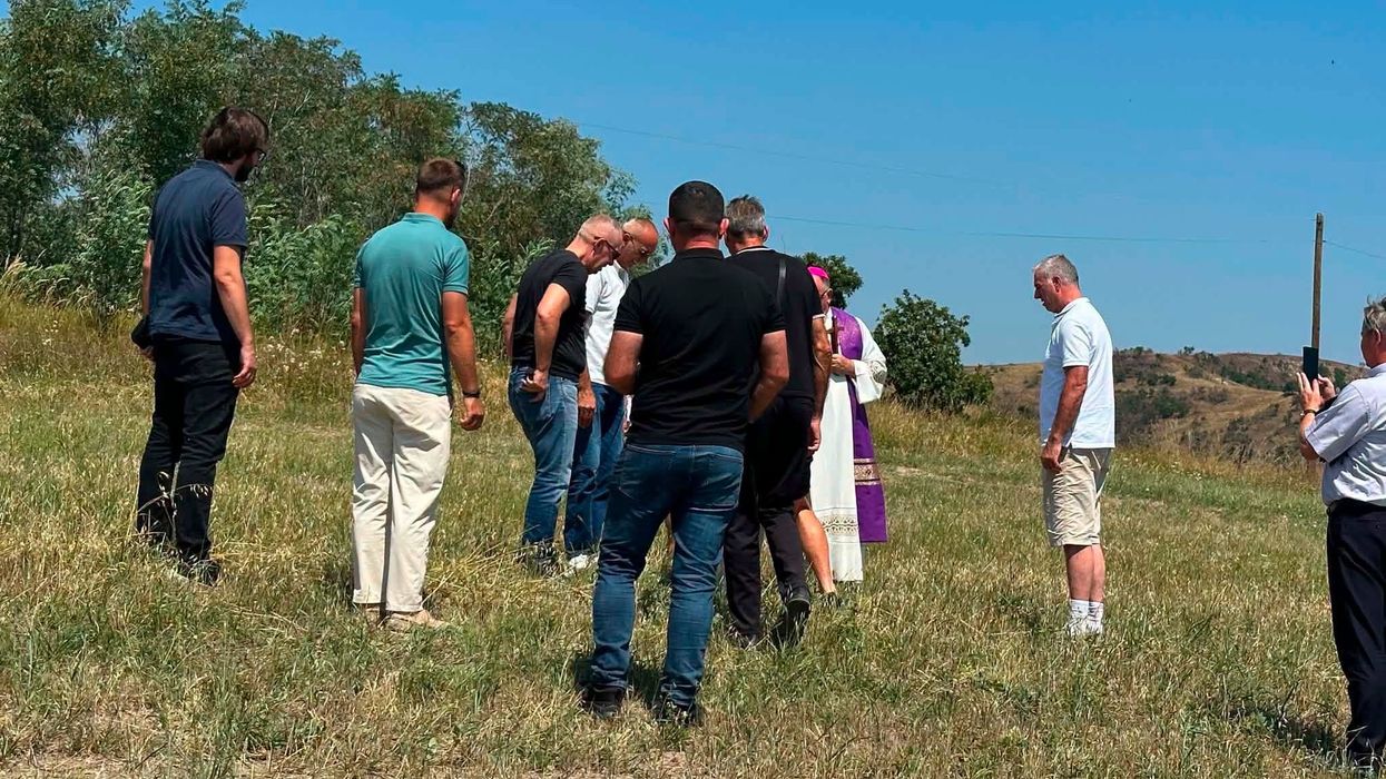 Vendoset gurthemeli i Kishës Katolike “Shën Flori dhe Lauri” në Zogaj të Vushtrrisë Vendoset gurthemeli i Kishës Katolike “Shën Flori dhe Lauri” në Zogaj të Vushtrrisë