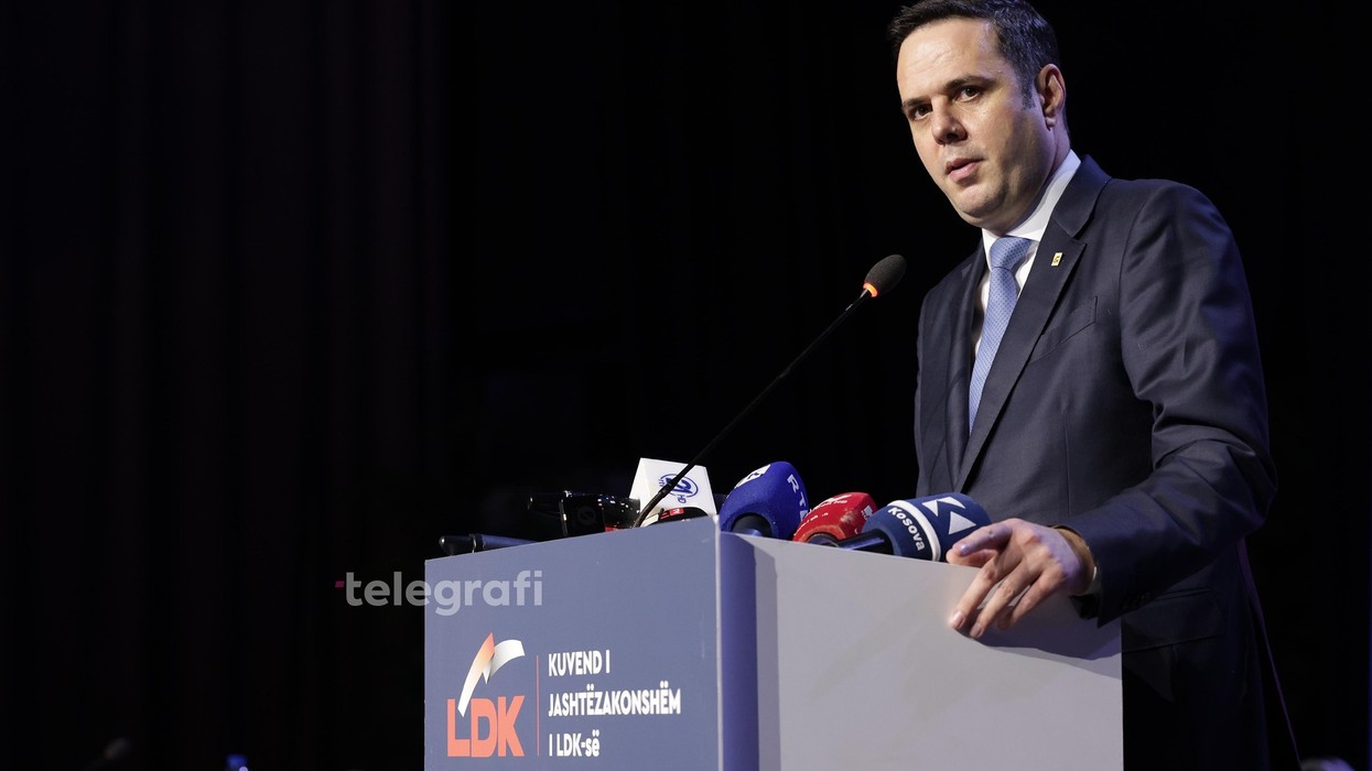 LDK-ja refuzon Haxhiun, Abdixhiku: Për ne ajo është deputete, takohemi vetëm me Kurtin