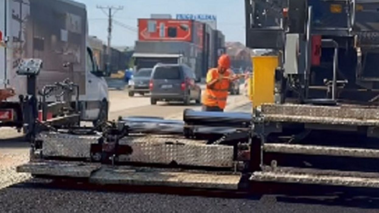 Nis asfaltimi i një pjese të magjistrales në Ferizaj Nis asfaltimi i një pjese të magjistrales në Ferizaj
