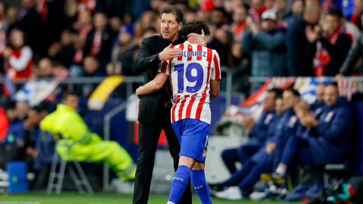 Simeone konfirmon vendimin për Julian Alvarezin pas interesimit të Barcelonës