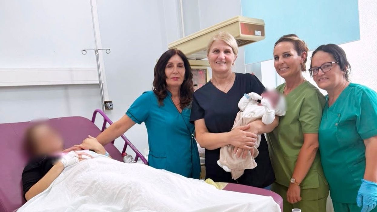 Një lindje jo e zakonshme në Spitalin e Mitrovicës, foshnja peshon mbi 5 kilogramë Një lindje jo e zakonshme në Spitalin e Mitrovicës, foshnja peshon mbi 5 kilogramë