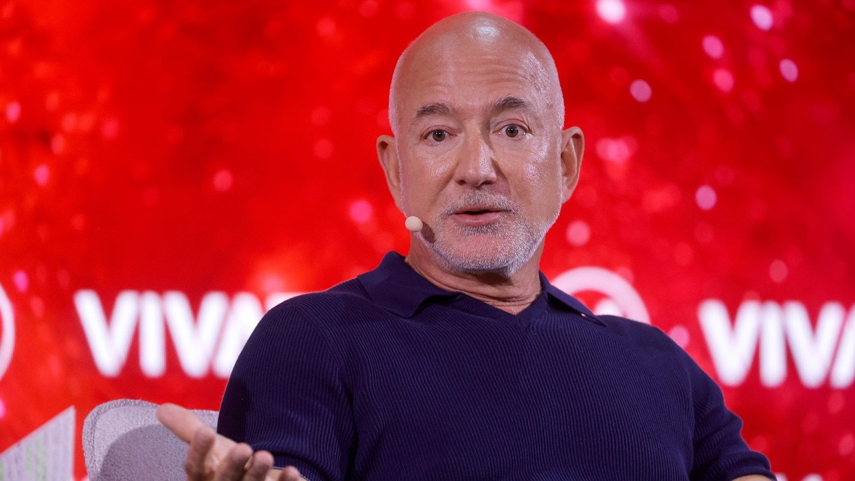 Zbulohet detaji i madh i marrëveshjes, Bezos ka blerë më shumë se sa ishte raportuar te Liverpooli