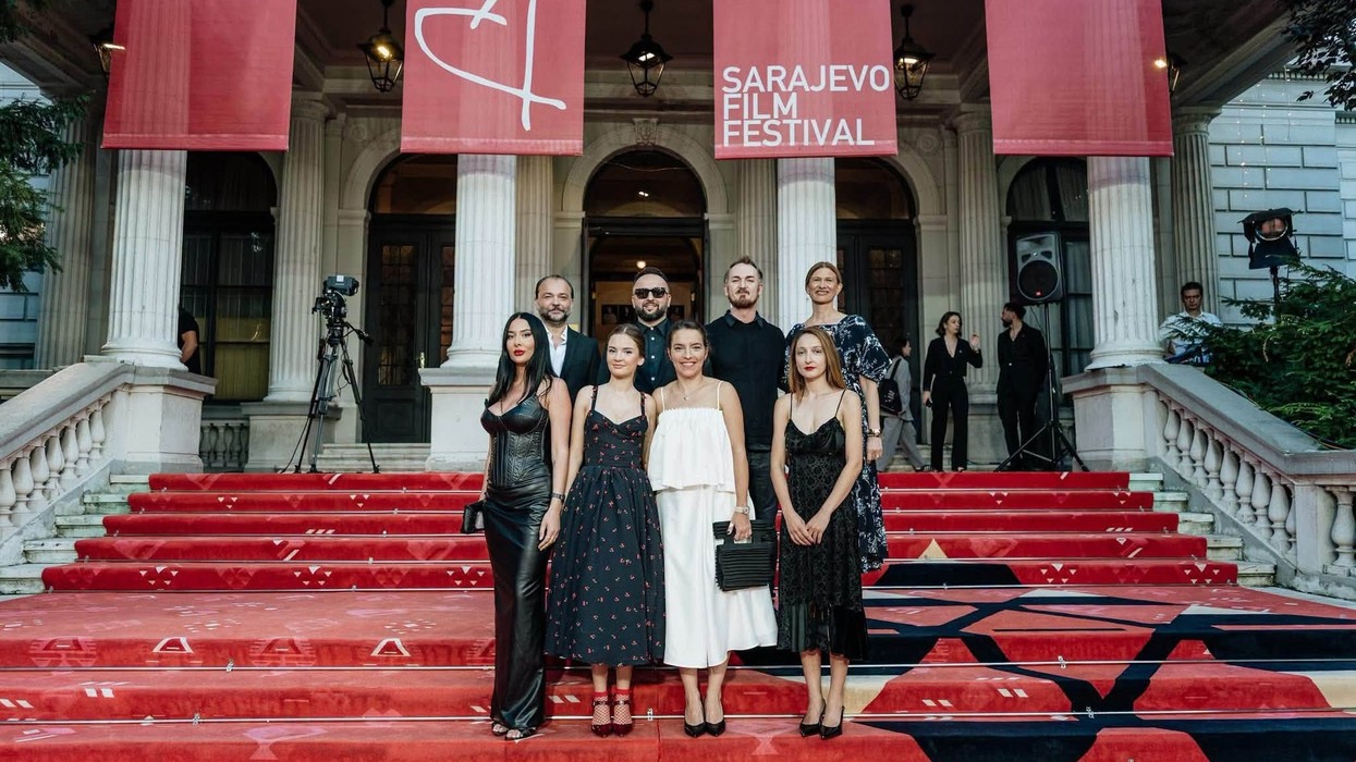 Kasti i filmit kosovar "Dua" shkëlqejnë me paraqitjen në Festivalin e Filmit në Sarajevë