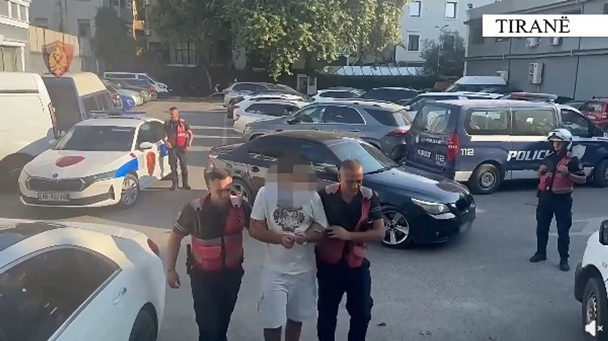 Kërkohej nga Kosova, kapet në Rinas – pritet ekstradimi i të dyshuarit për shitje të narkotikëve