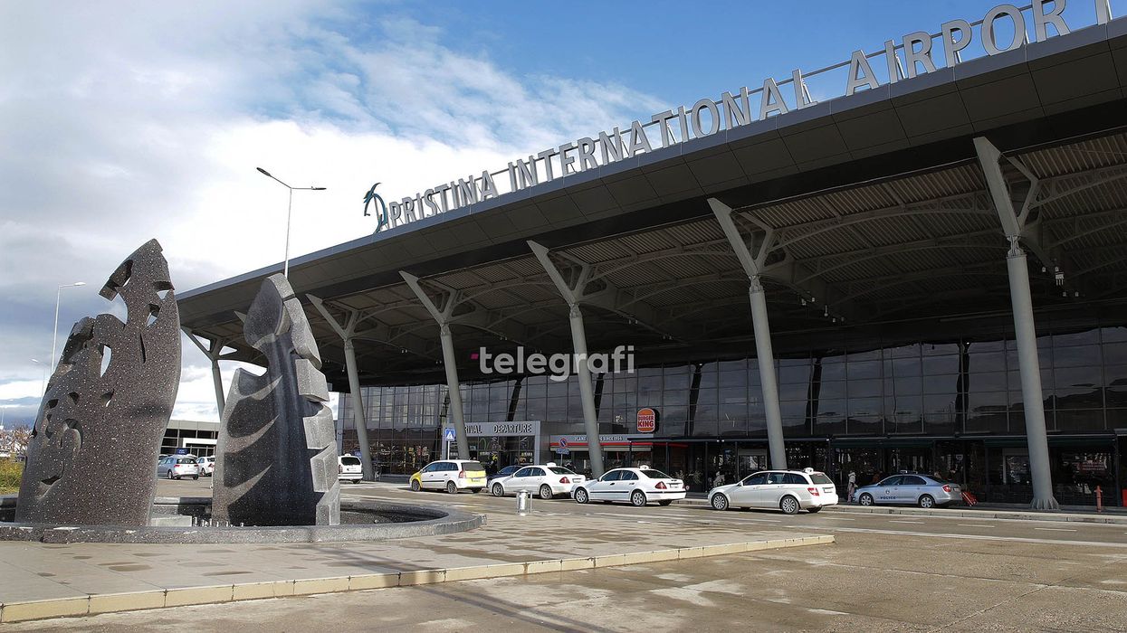 Paraqiti pasaportë belge që dyshohet se nuk ishte e tij në Aeroportin e Prishtinës, rasti po hetohet Paraqiti pasaportë belge që dyshohet se nuk ishte e tij në Aeroportin e Prishtinës, rasti po hetohet