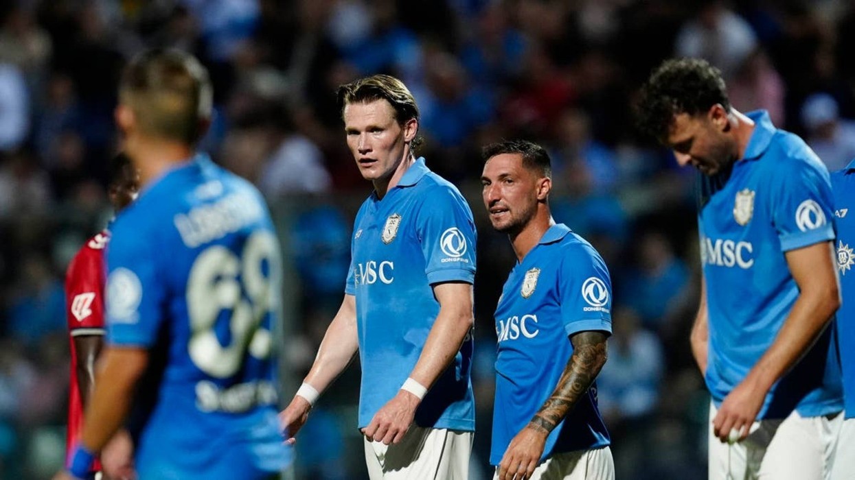 Napoli synon dy yje të Ligës Premier