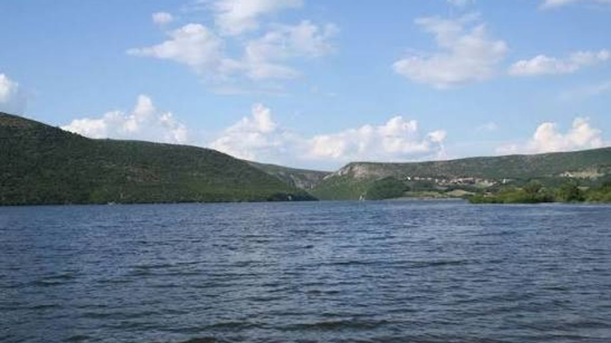 Rreth 30 mijë euro u gjetën brenda një veture në afërsi të liqenit të Vërmicës, rasti po hetohet Rreth 30 mijë euro u gjetën brenda një veture në afërsi të liqenit të Vërmicës, rasti po hetohet