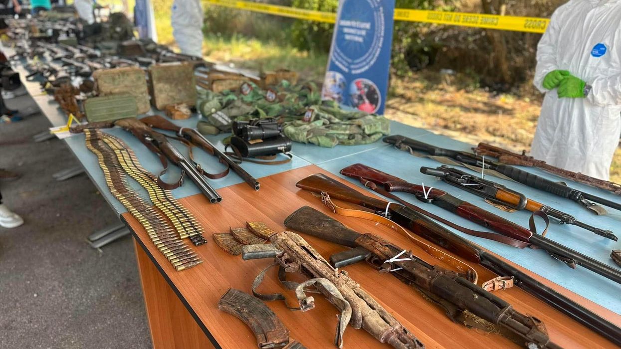 Policia kap sasi të madhe armatimi, municioni e uniforma në veri Policia kap sasi të madhe armatimi, municioni e uniforma në veri