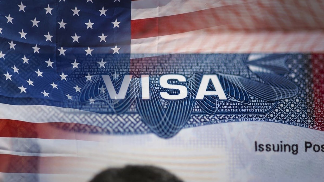 Ambasada amerikane paralajmëron shqiptarët: Kush kryen krime dhe nxit dhunë i anulohet viza për në SHBA