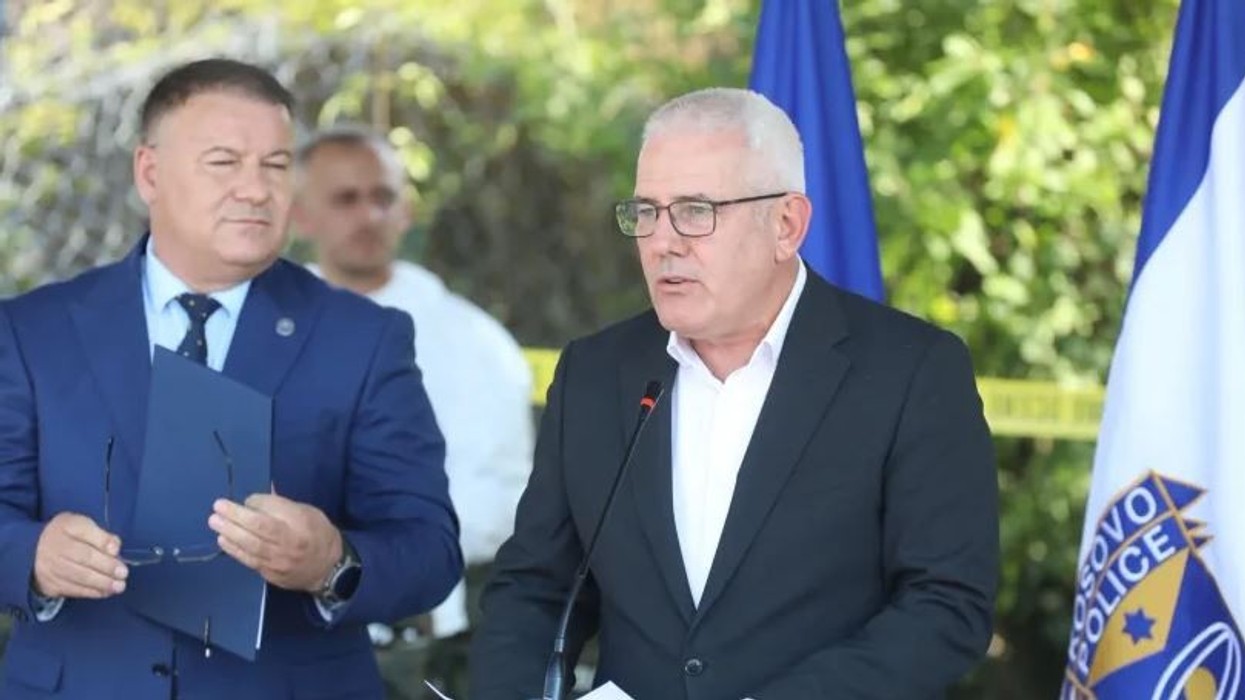Sveçla: Armatimi në Zubin Potok u gjet pranë varrezave masive me mbetjet e 23 personave