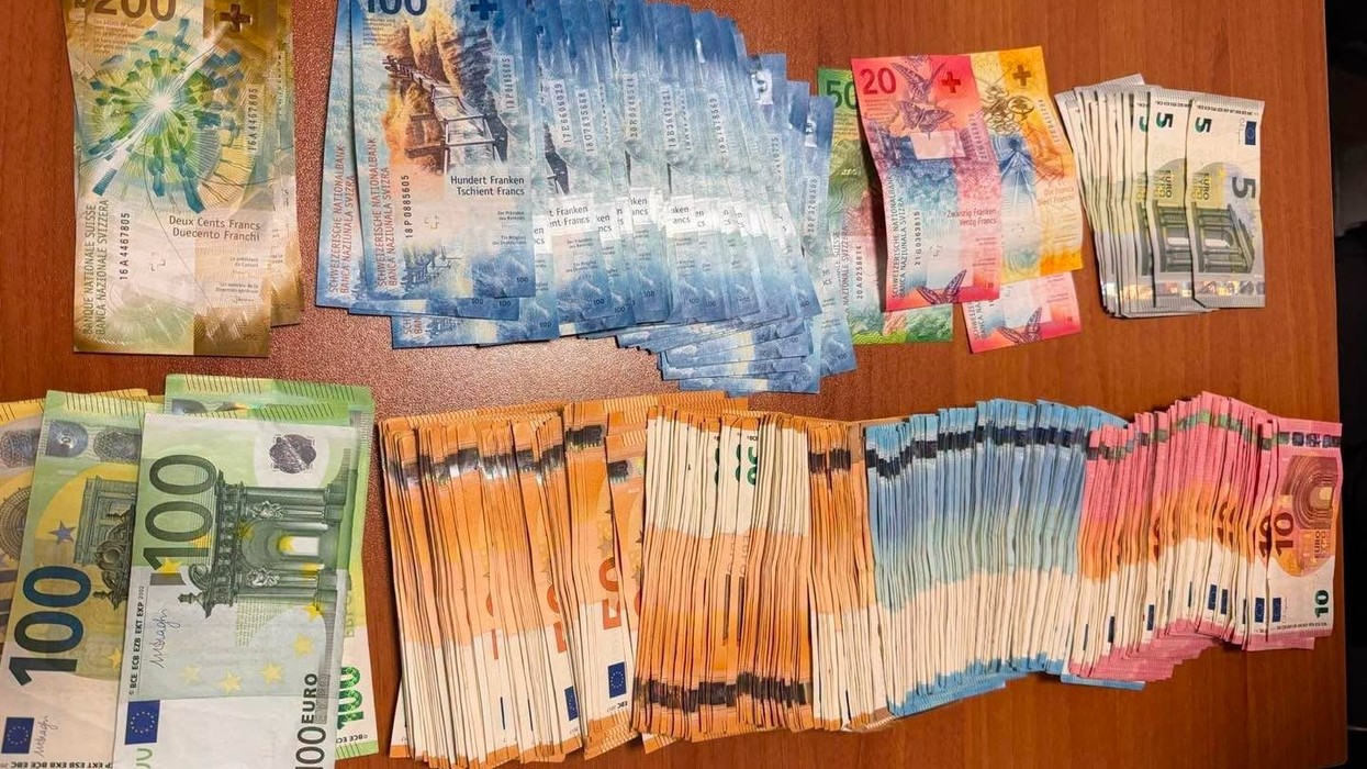 Dogana parandalon mbi 18 mijë euro të padeklaruara në pikë kalimin kufitar te Dheu i Bardhë