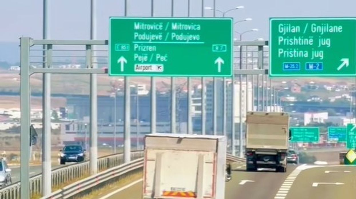 Kontrollet ndaj mjeteve të rënda po vazhdojnë, MIT: Për një javë janë shqiptuar gjoba në vlerë rreth 15 mijë euro Kontrollet ndaj mjeteve të rënda po vazhdojnë, MIT: Për një javë janë shqiptuar gjoba në vlerë rreth 15 mijë euro