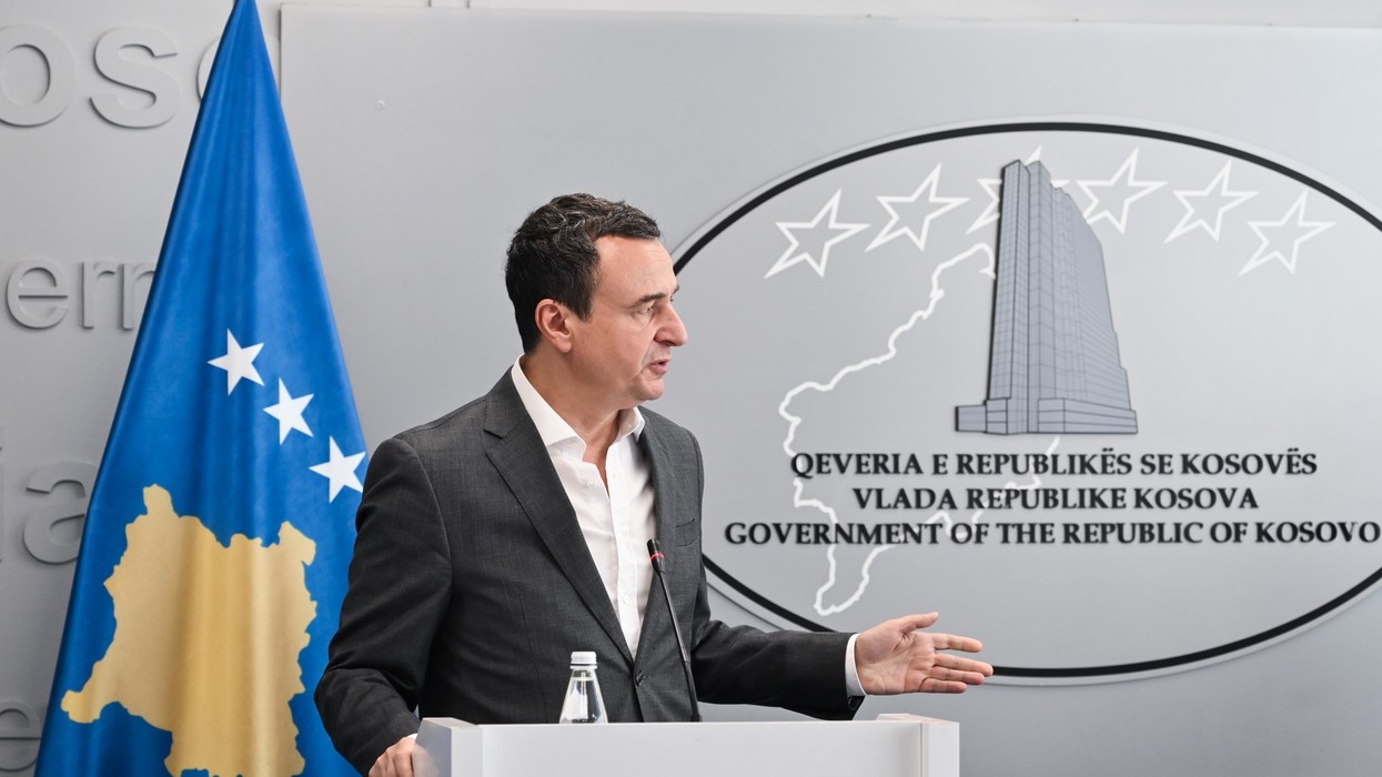 Kurti: Armatimi ilegal me tyta të gjata nuk është për hajr, por veç për sherr