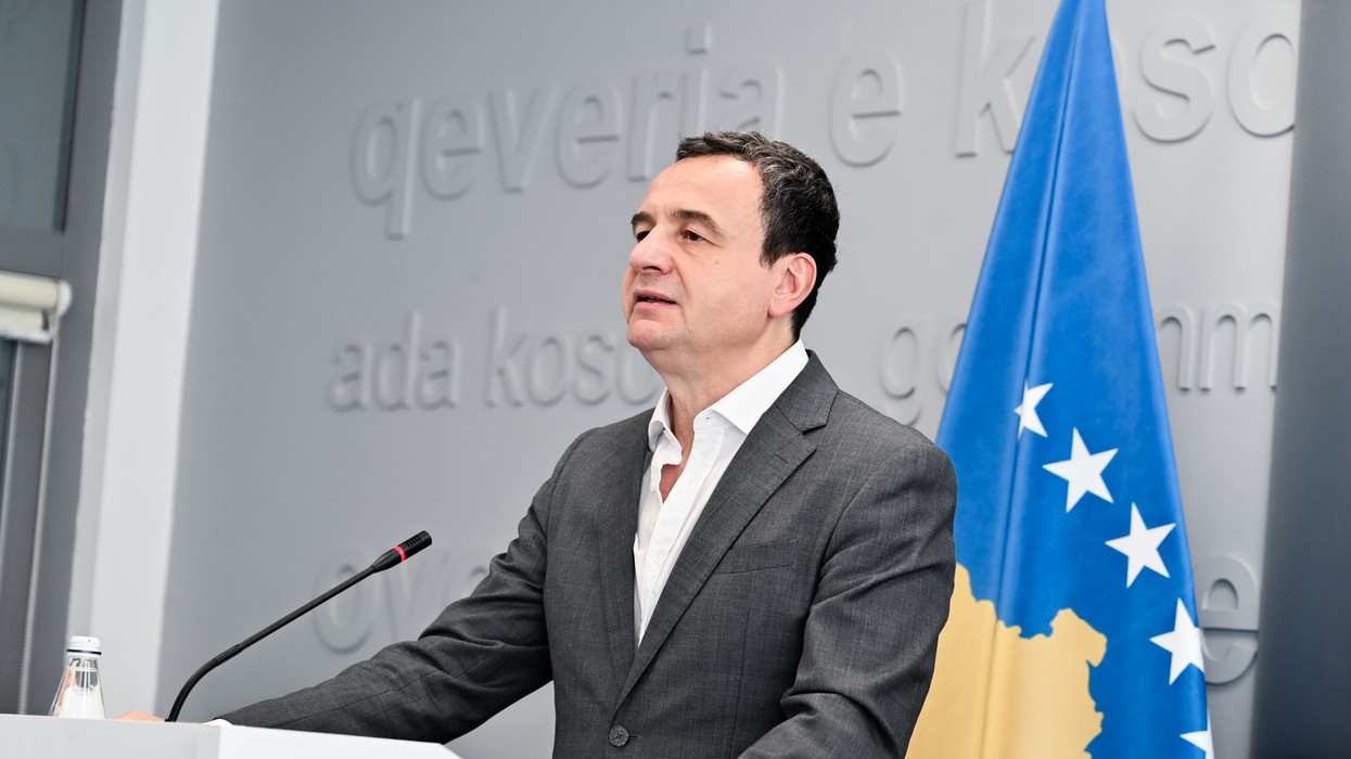 “Absurde që ura e Ibrit të mbahet e mbyllur”, Kurti: Pasdite takohem me komandantin e KFOR-it