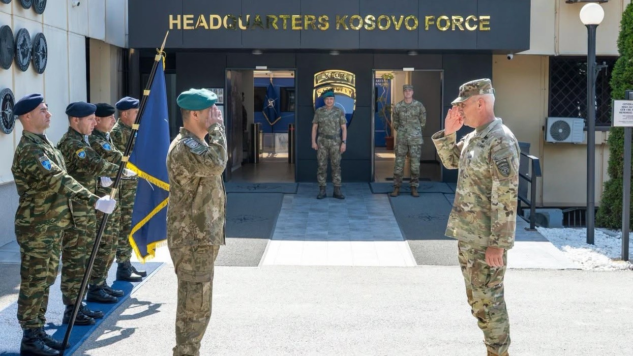 Anuloi takimin me Kurtin, Ulutash pret komandantin e Shtabit të NATO-s në Sarajevë
