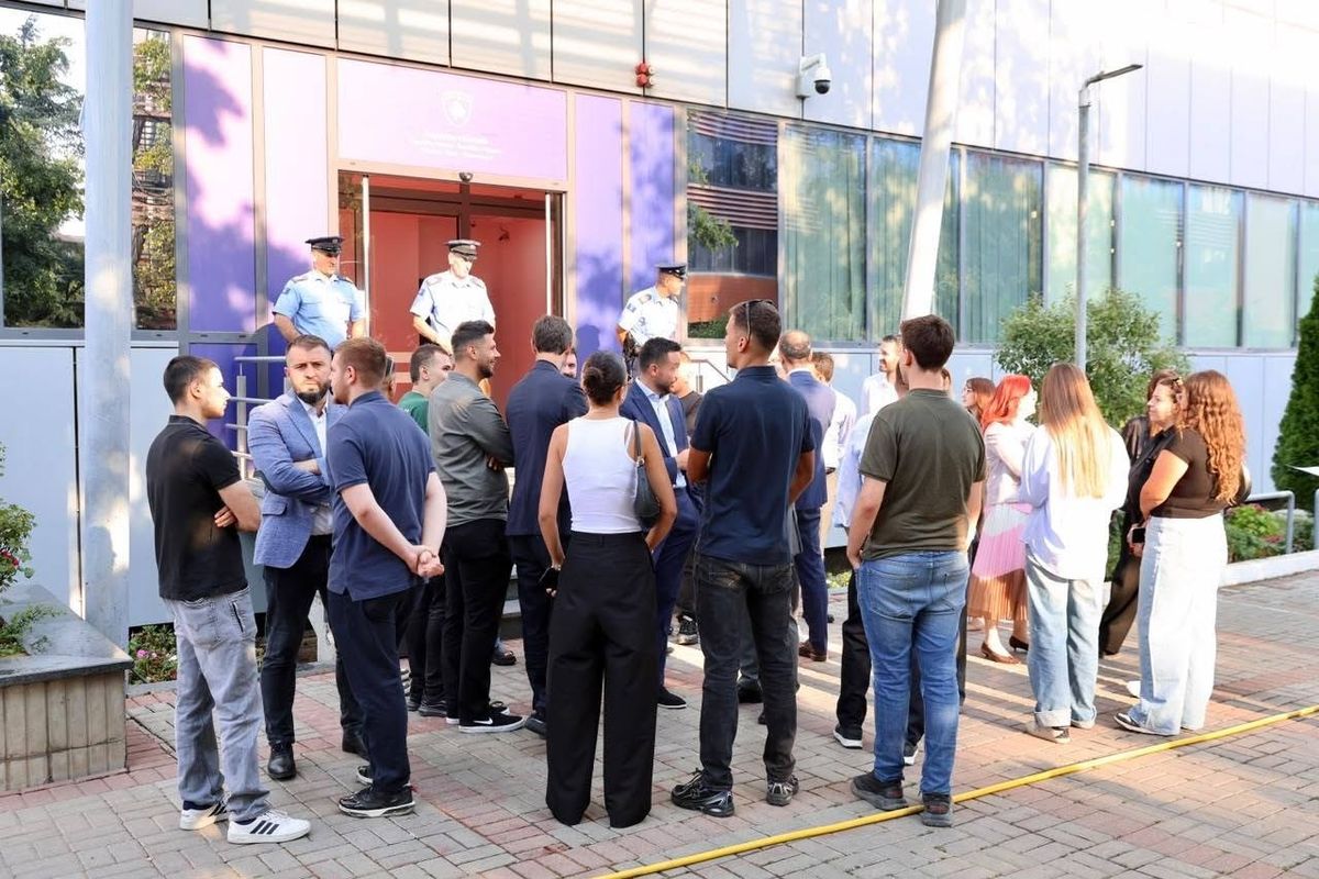 Në nderim të policit Altin Kryeziu, Rinia Demokratike anulon aksionin e sotëm Në nderim të policit Altin Kryeziu, Rinia Demokratike anulon aksionin e sotëm