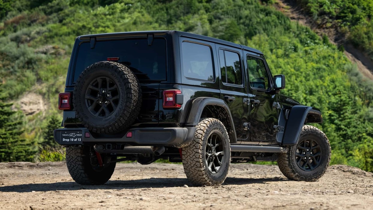 Jeep zbulon Wrangler Smoky Mountain 4x4, për terrene të vështira