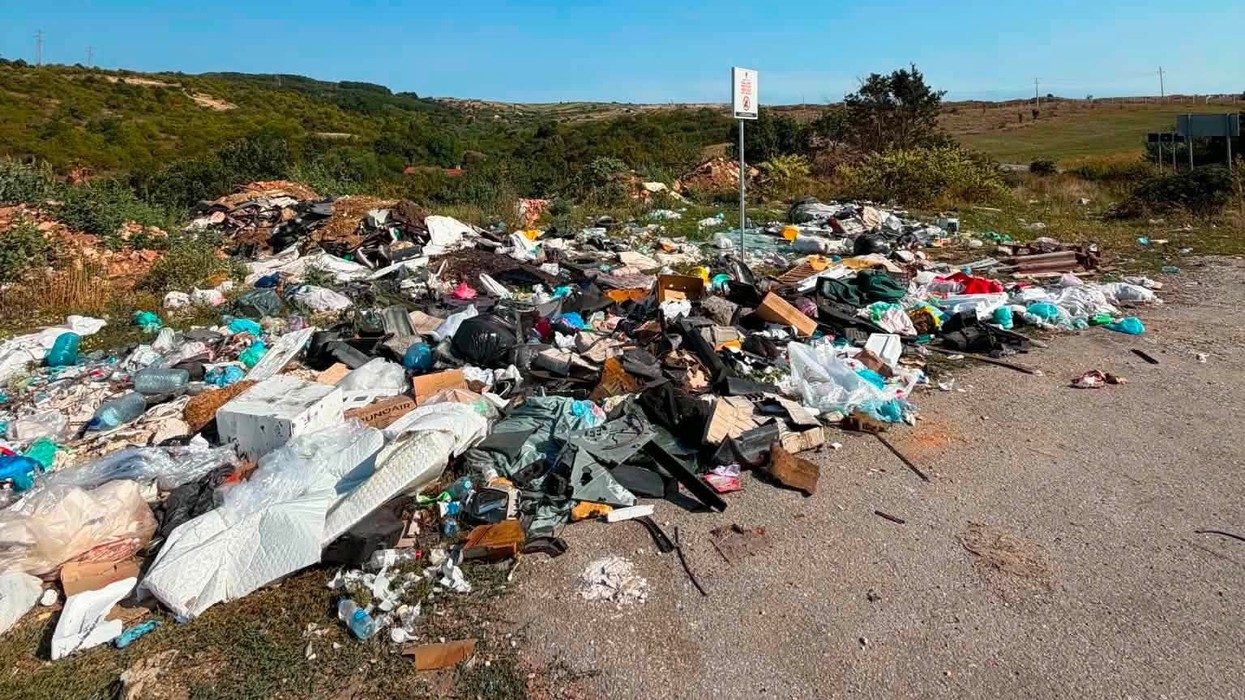 Largohet deponia ilegale në Graboc, familja Mjeku kontribuon në pastrimin e hapësirës