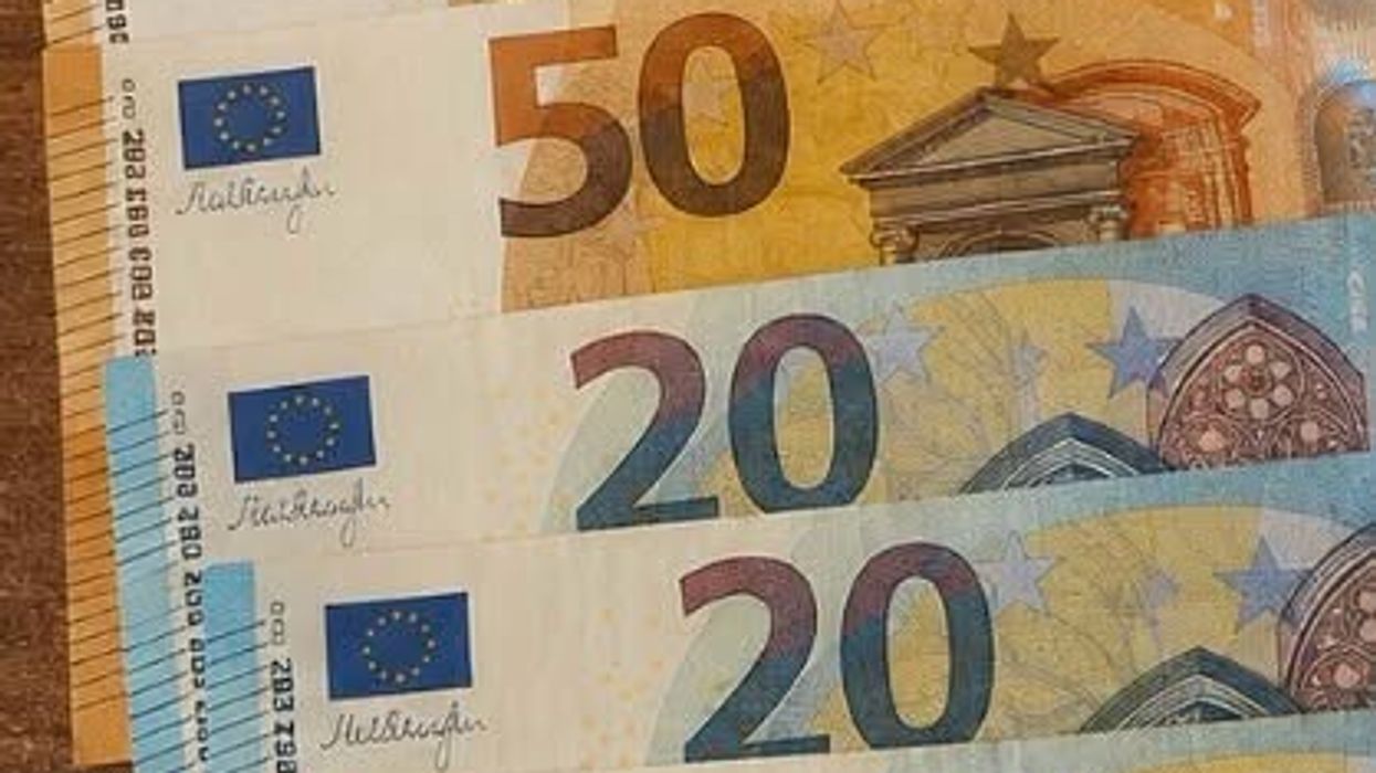 14-vjeçarja gjen portofolin me 260 euro dhe dokumente, e dorëzon në Polici 14-vjeçarja gjen portofolin me 260 euro dhe dokumente, e dorëzon në Polici