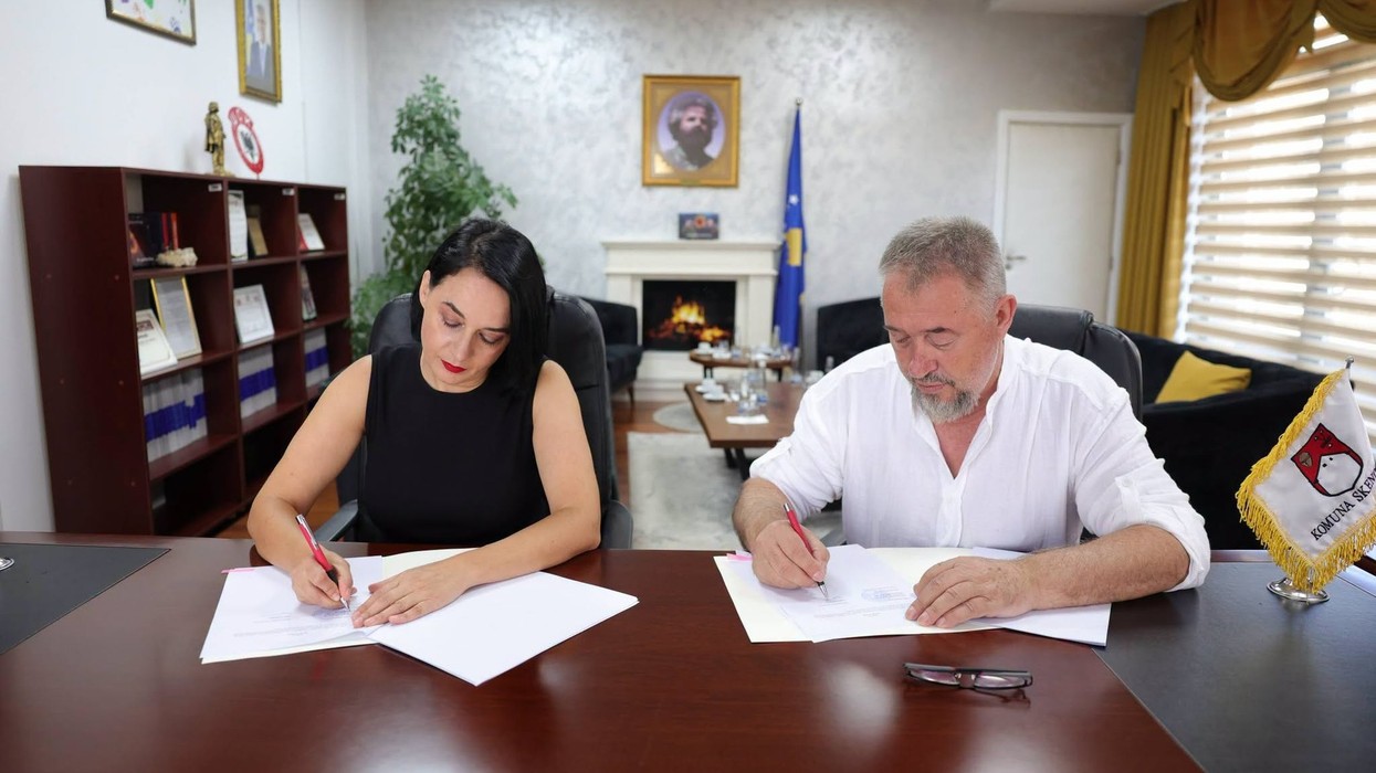 Pacolli dhe Lushtaku nënshkruajnë marrëveshjen 4.4 milionë euro për Objektin Ç në Skenderaj