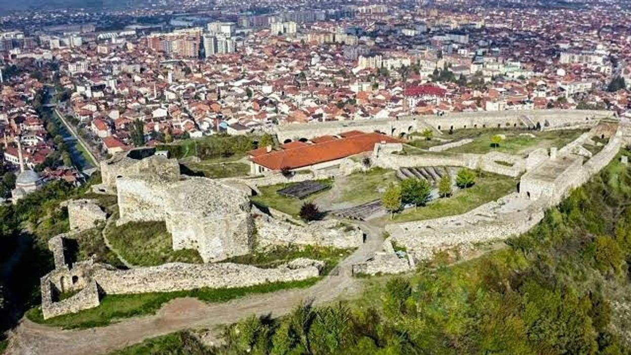 Kalaja e Prizrenit do të jetë e mbyllur për dy javë për shkak të punimeve infrastrukturore Kalaja e Prizrenit do të jetë e mbyllur për dy javë për shkak të punimeve infrastrukturore