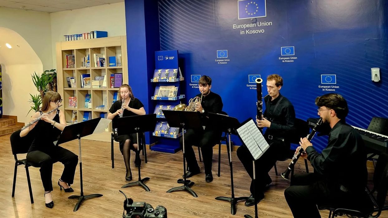 Muzikë në të dy anët e Ibrit: Orkestra Rinore e Ballkanit Perëndimor performon me mbështetjen e BE-së Muzikë në të dy anët e Ibrit: Orkestra Rinore e Ballkanit Perëndimor performon me mbështetjen e BE-së