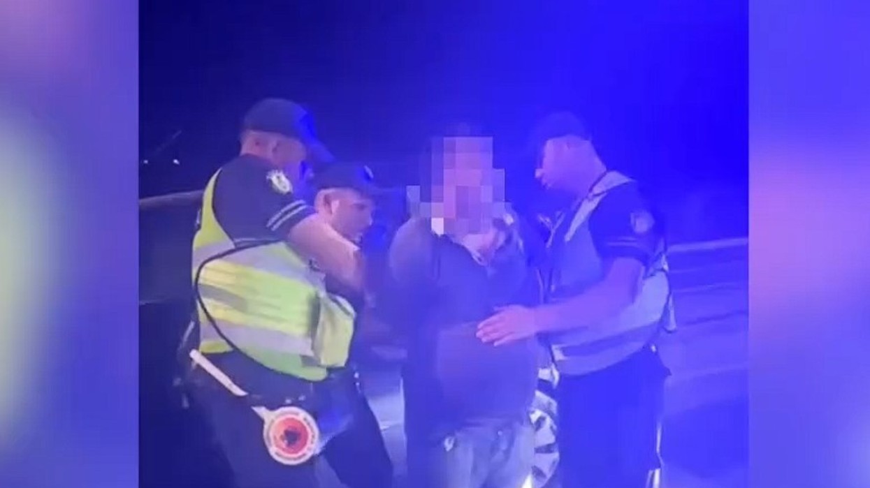 Lushnje: Kapet një orë pas ngjarjes i dyshuari për vrasjen e nënës dhe plagosjen e babait