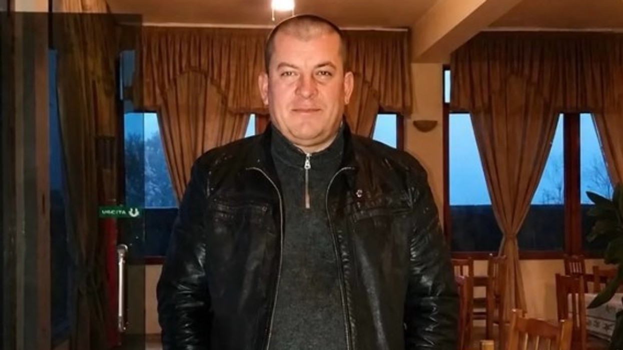 “Bëri një skandal vite më parë”, banorët e zonës për krimin brenda familjes në Lushnjë: Dalladaku qëlloi me çifte drejt shtëpive të fshatit, por me prindërit sillej mirë