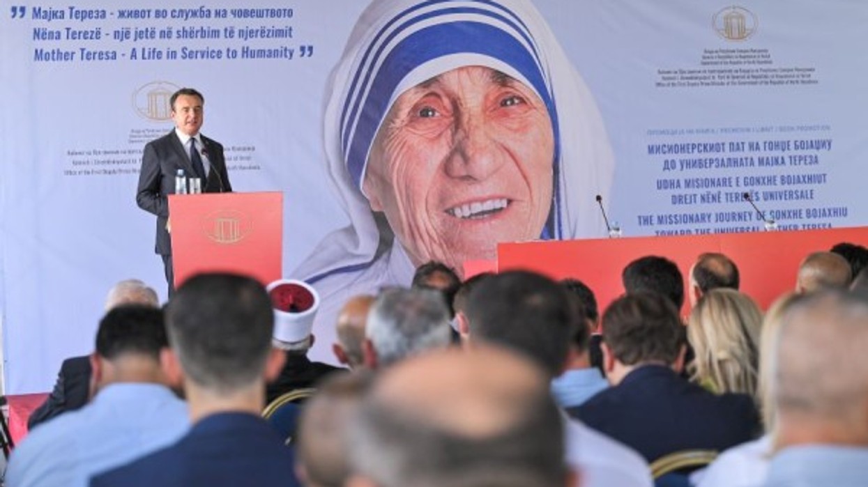 Kurti në shënimin e ditëlindjes së Nënës Terezë në Shkup: Bota fliste për varfërinë, ajo i afrohej të varfrit