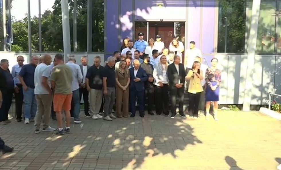 PDK vazhdon me aksionin simbolik para Qeverisë, të pranishëm asamblistë nga qyteti i Shtimes dhe Fushë Kosovës PDK vazhdon me aksionin simbolik para Qeverisë, të pranishëm asamblistë nga qyteti i Shtimes dhe Fushë Kosovës