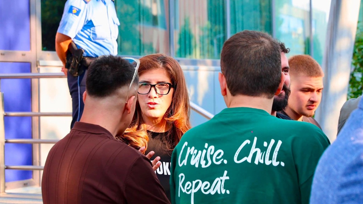 Deputetët tentojnë të hyjnë në Qeveri, Musliu i reagon Policisë: Ligji është mbi politikën