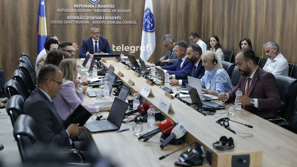 KGJK merr vendim, nuk rikthehen gjyqtarët dhe stafi serb