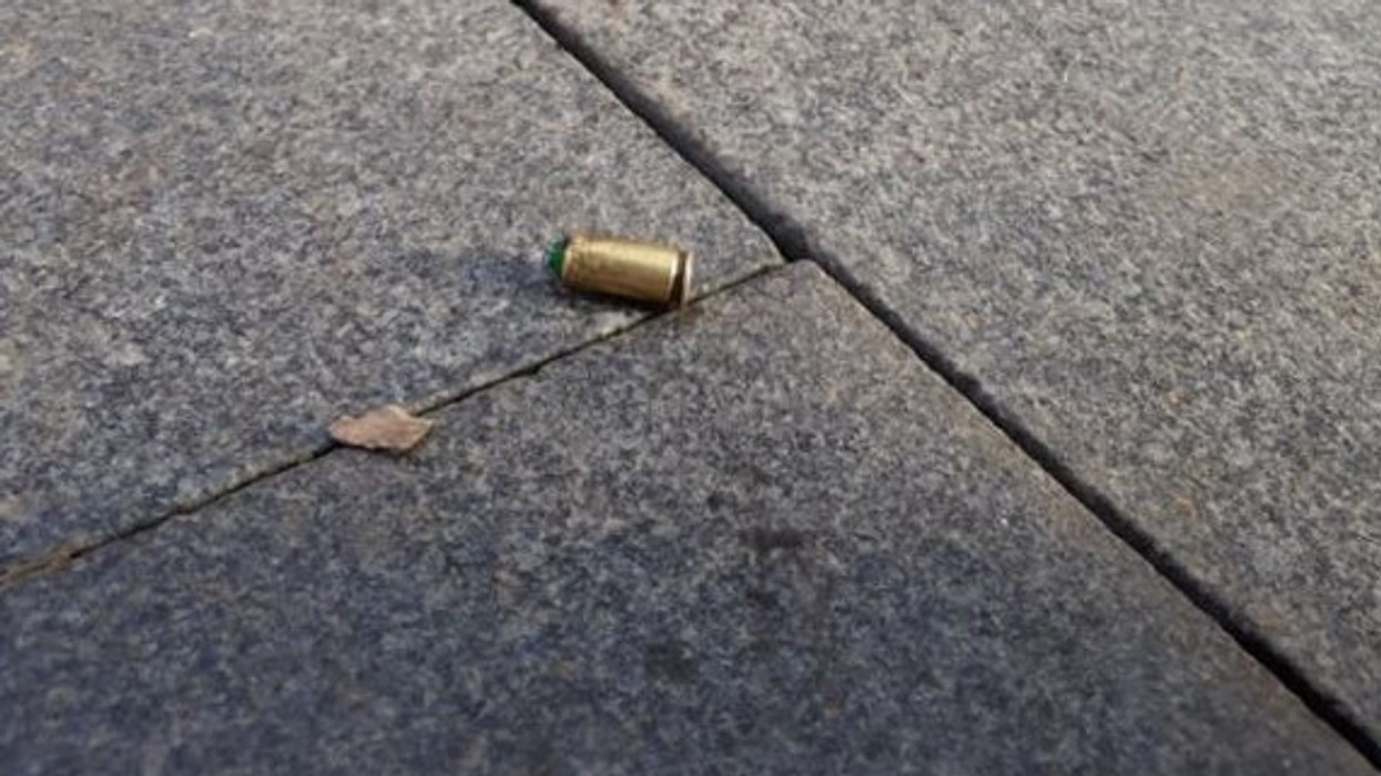 I dehur shtiu me armë në oborr, Policia në Prishtinë konfiskoi katër gëzhoja të armës