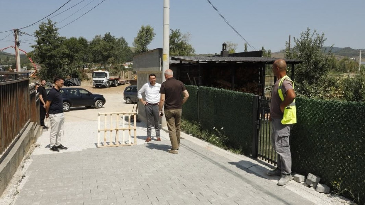 Rregullohet rruga “Azem Behrami” në Zhabar të Mitrovicës