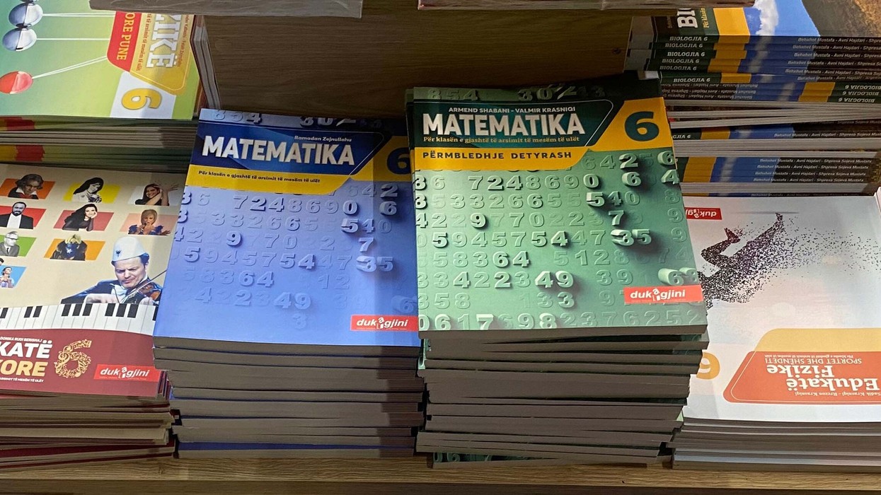 Ministria ndryshoi çmimet, “Dukagjini” do t’ua kthejë diferencën prindërve që blenë tekstet më shtrenjtë