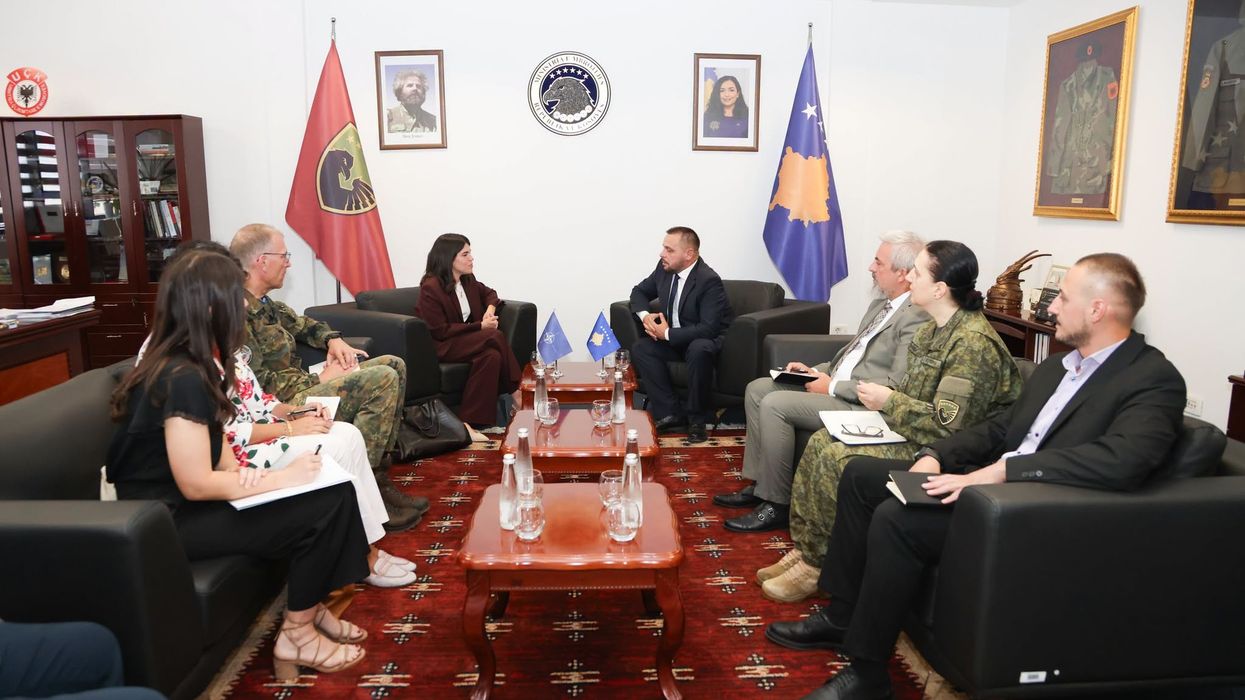 Udhëheqja e Sektorit të Operacioneve të NATO-s në Kosovë, Maqedonci: Biseduam për sigurinë dhe koordinimin me NATO-n Udhëheqja e Sektorit të Operacioneve të NATO-s në Kosovë, Maqedonci: Biseduam për sigurinë dhe koordinimin me NATO-n