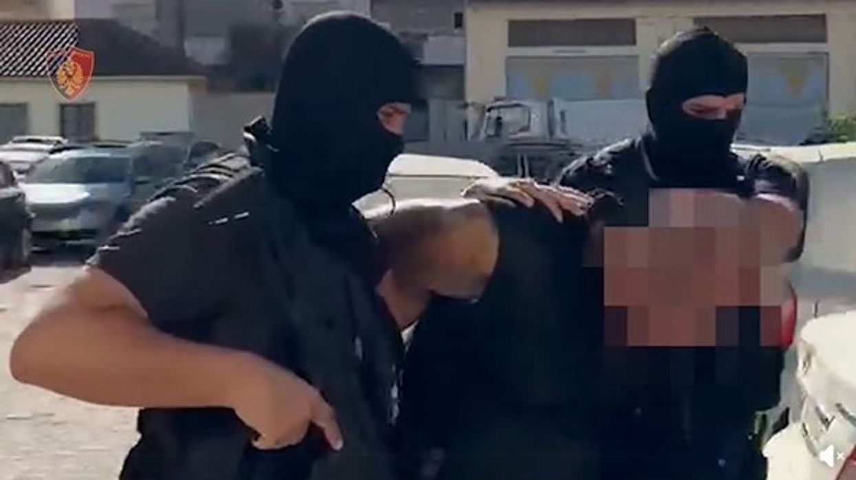 I akuzuar në Norvegji, kapet në Durrës – pamje nga arrestimi i norvegjezit nga Policia e Shtetit I akuzuar në Norvegji, kapet në Durrës – pamje nga arrestimi i norvegjezit nga Policia e Shtetit