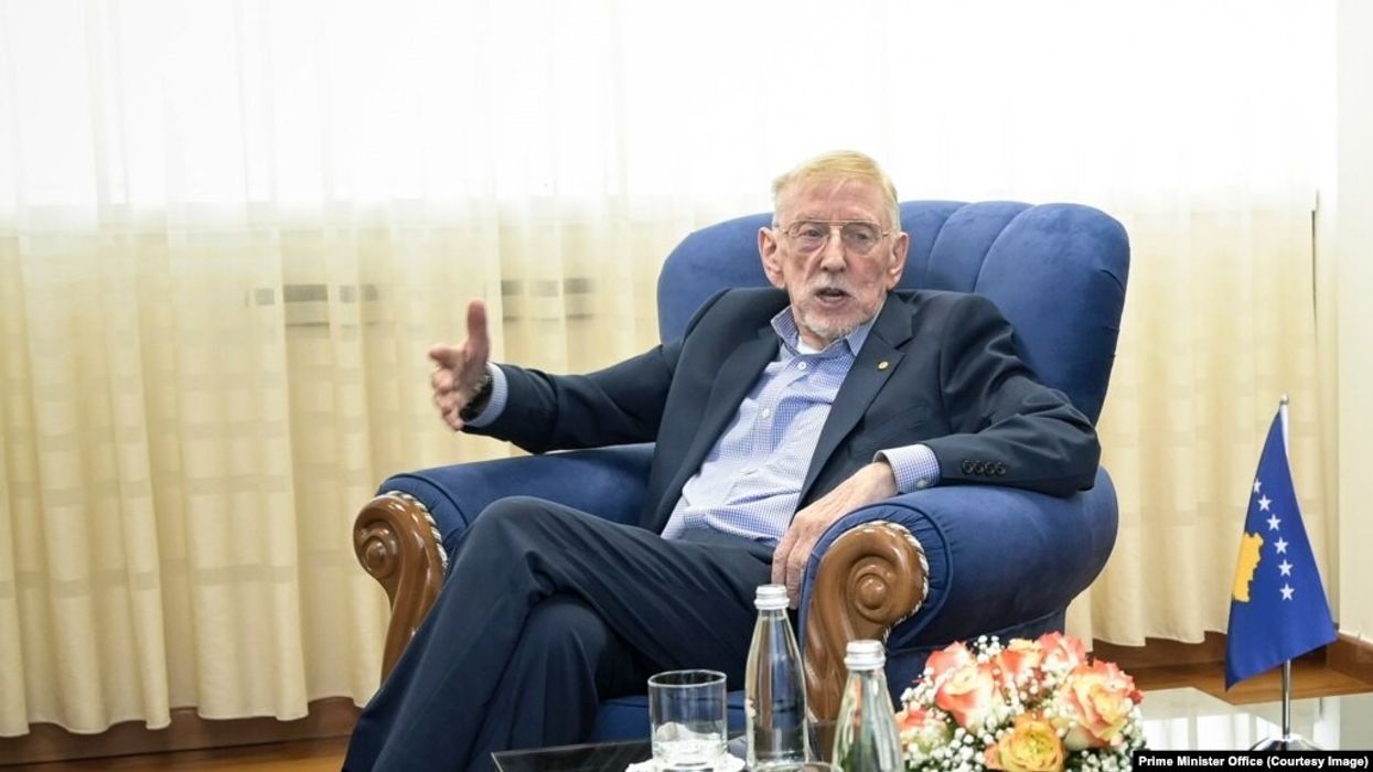 Walker paralajmëron thellim të përçarjes nëse partitë nuk bashkohen për presidentin Walker paralajmëron thellim të përçarjes nëse partitë nuk bashkohen për presidentin