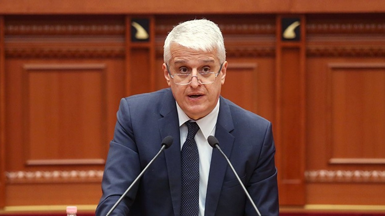 “Jemi përballë një skandali rajonal”, Majko ngre alarmin për akuzat e Kryeministrit malazez