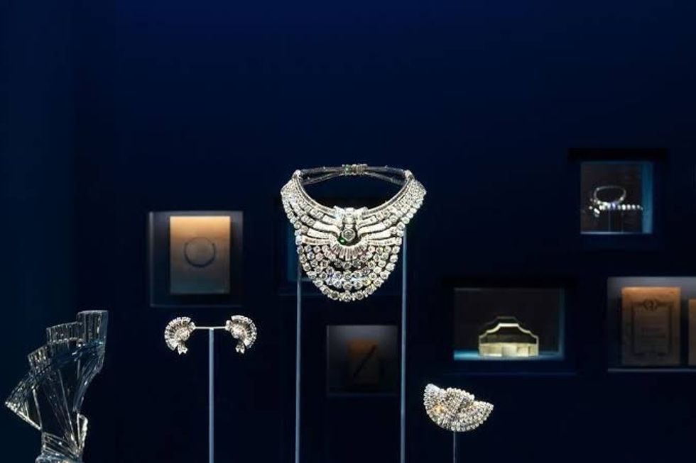Vidhet gjerdani i çmuar me 673 diamante në muzeun e Vjenës Vidhet gjerdani i çmuar me 673 diamante në muzeun e Vjenës