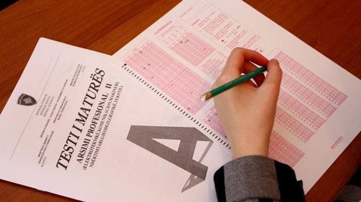 Sot mbahet Provimi i Maturës, rreth 5 mijë kandidatë i nënshtrohen testit Sot mbahet Provimi i Maturës, rreth 5 mijë kandidatë i nënshtrohen testit