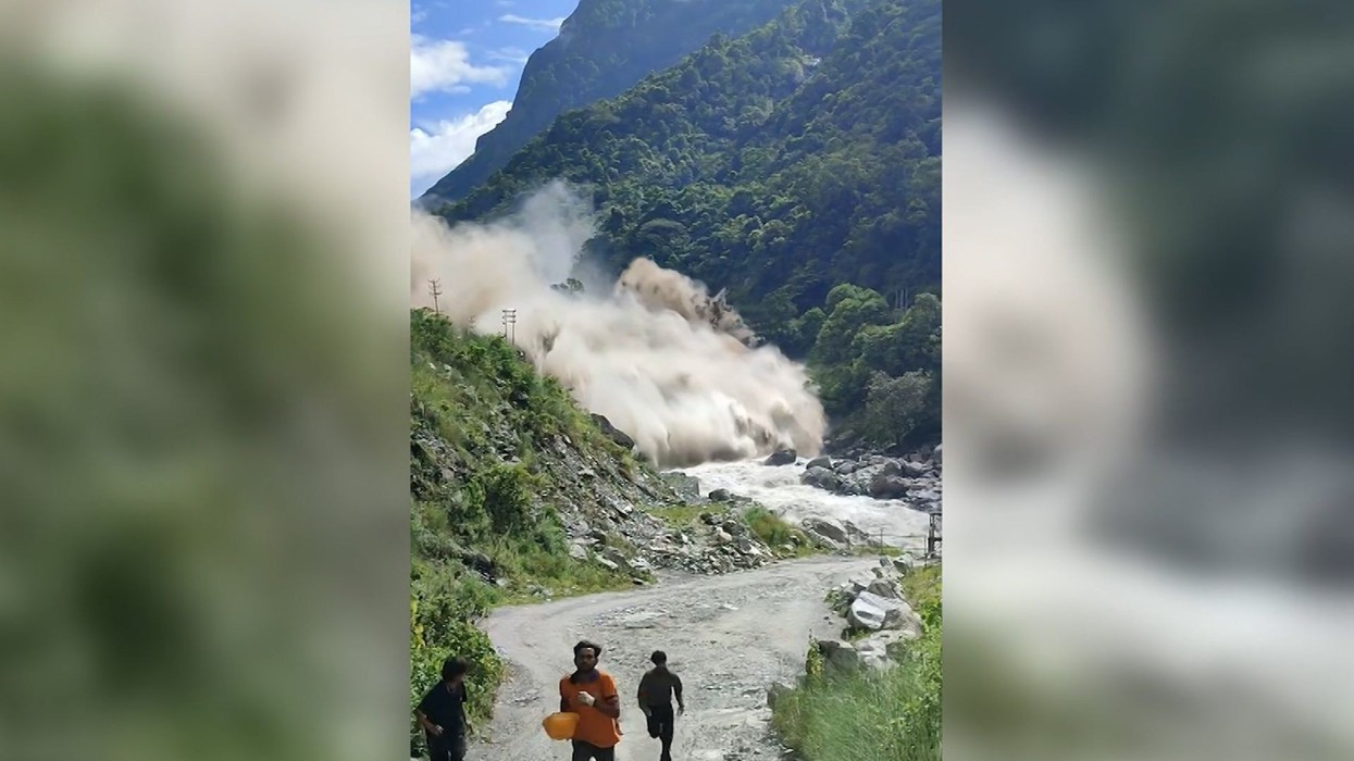 Shkon në mbi 600 numri i të vdekurve nga përmbytjet në Nepal, mijëra ende të zhdukur