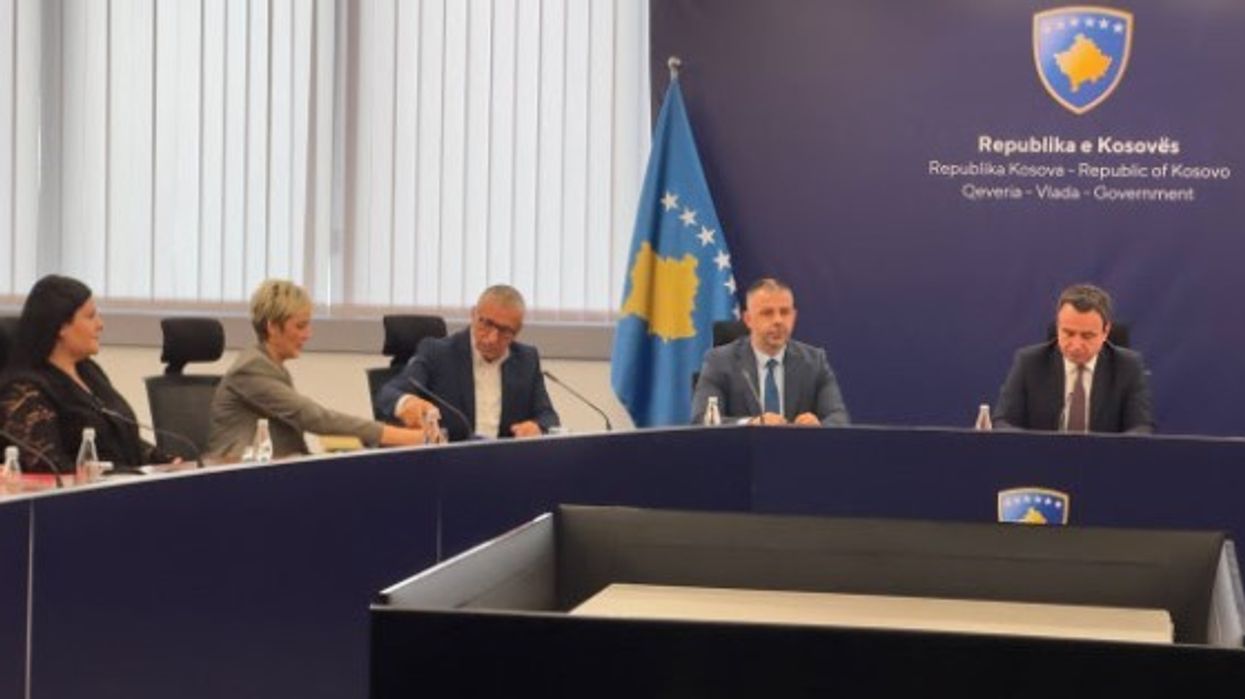 Kurti në Prishtinë takon udhëheqësit e Luginës dhe Sanxhakut, akuzon Vuçiqin për diskriminim të shqiptarëve Kurti në Prishtinë takon udhëheqësit e Luginës dhe Sanxhakut, akuzon Vuçiqin për diskriminim të shqiptarëve