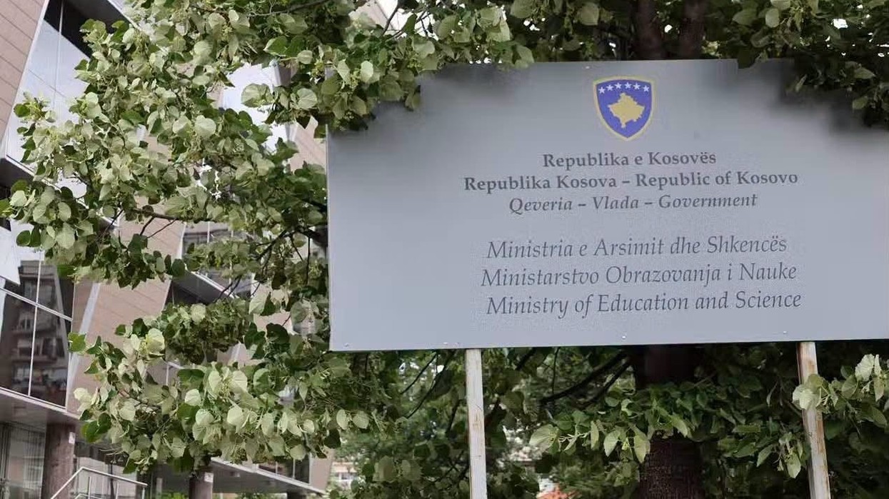 MASH: 18 nxënës përjashtohen nga Matura Shtetërore, u kapën me telefona
