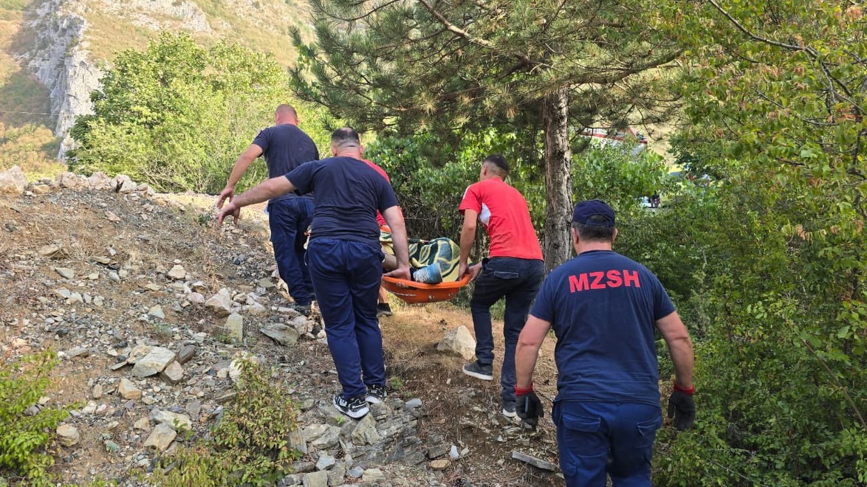 Makina bie në greminë, një viktimë dhe dy të lënduar në Mirditë