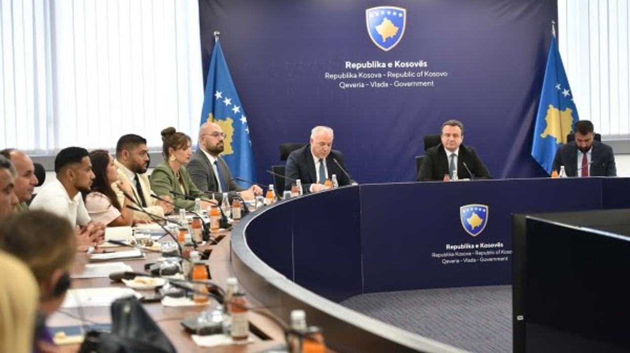 Kurti kërkon bashkëpunim më të madh me komunat për të drejtat e komuniteteve
