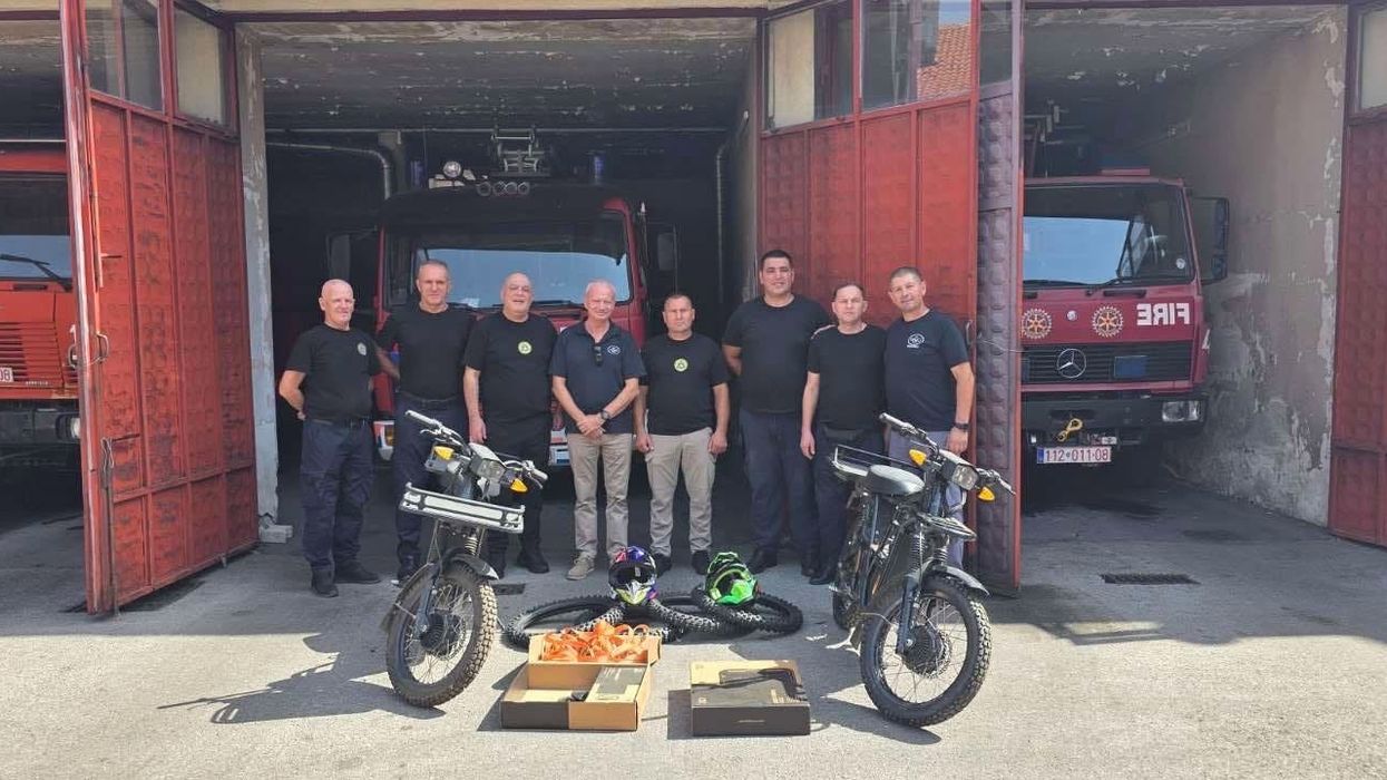 Zjarrfikësit e Gjakovës pajisen me dy motoçikleta për intervenime në terrene të vështira Zjarrfikësit e Gjakovës pajisen me dy motoçikleta për intervenime në terrene të vështira